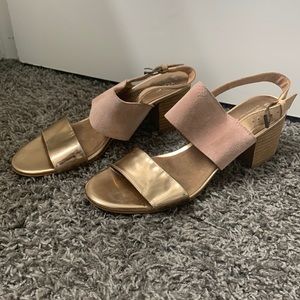 Tom’s size 10 block heel sandals gold with light pink suede straps